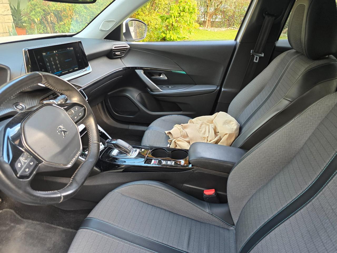 Peugeot 2008 BlueHDi 130 S&S EAT8 Allure Pack
