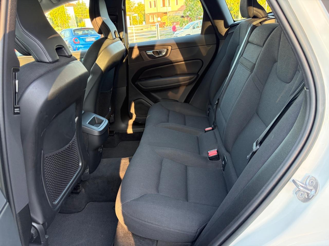 Volvo XC 60 XC60 B4 (d) AWD GEARTRONIC MOMENTUM PRO