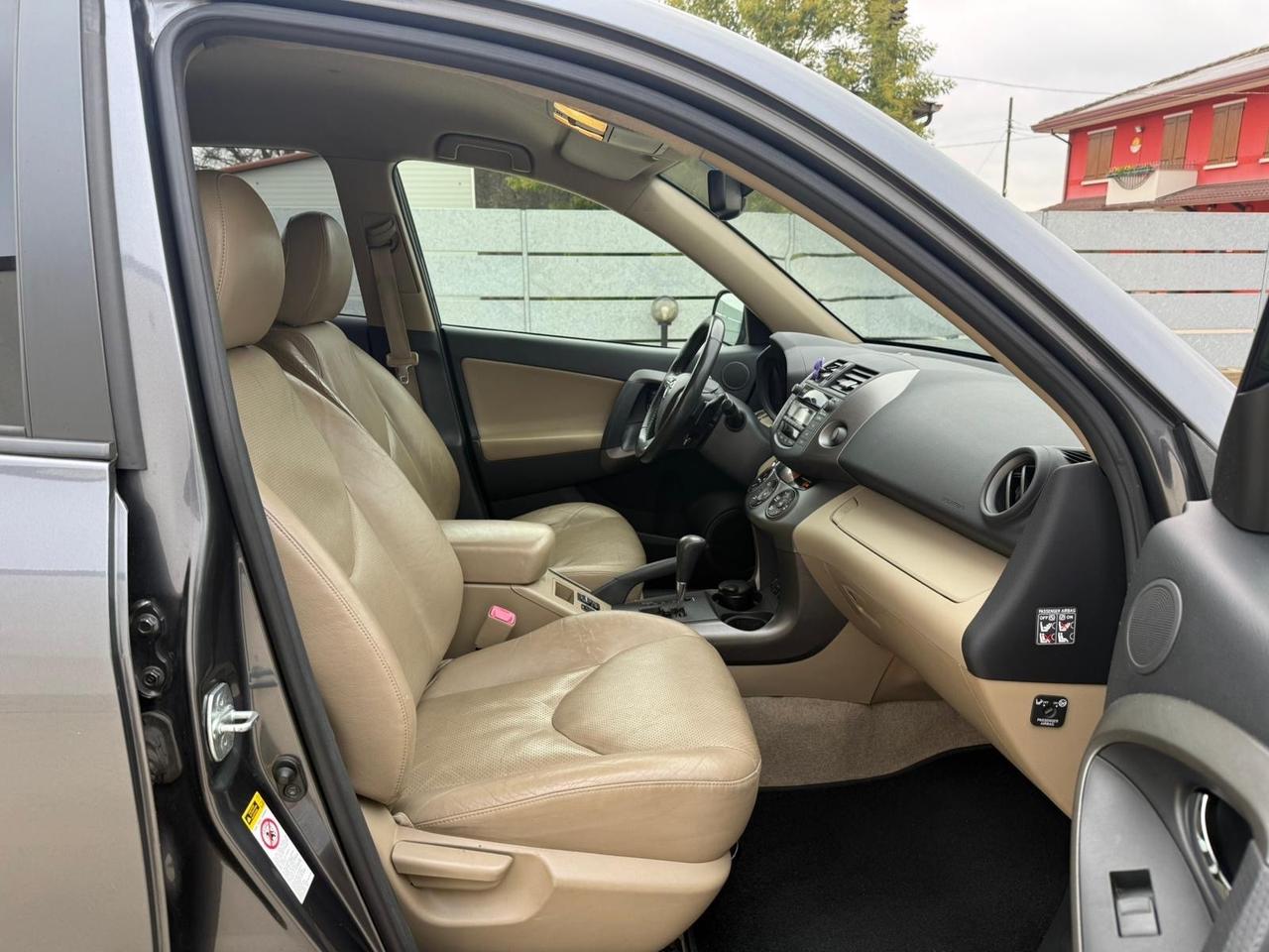 Toyota RAV 4 RAV4 2.2 D-4D 150 CV DPF Luxury