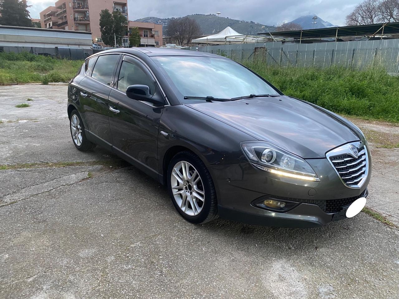 Lancia Delta 1.6 MJT DPF 105 CV Silver