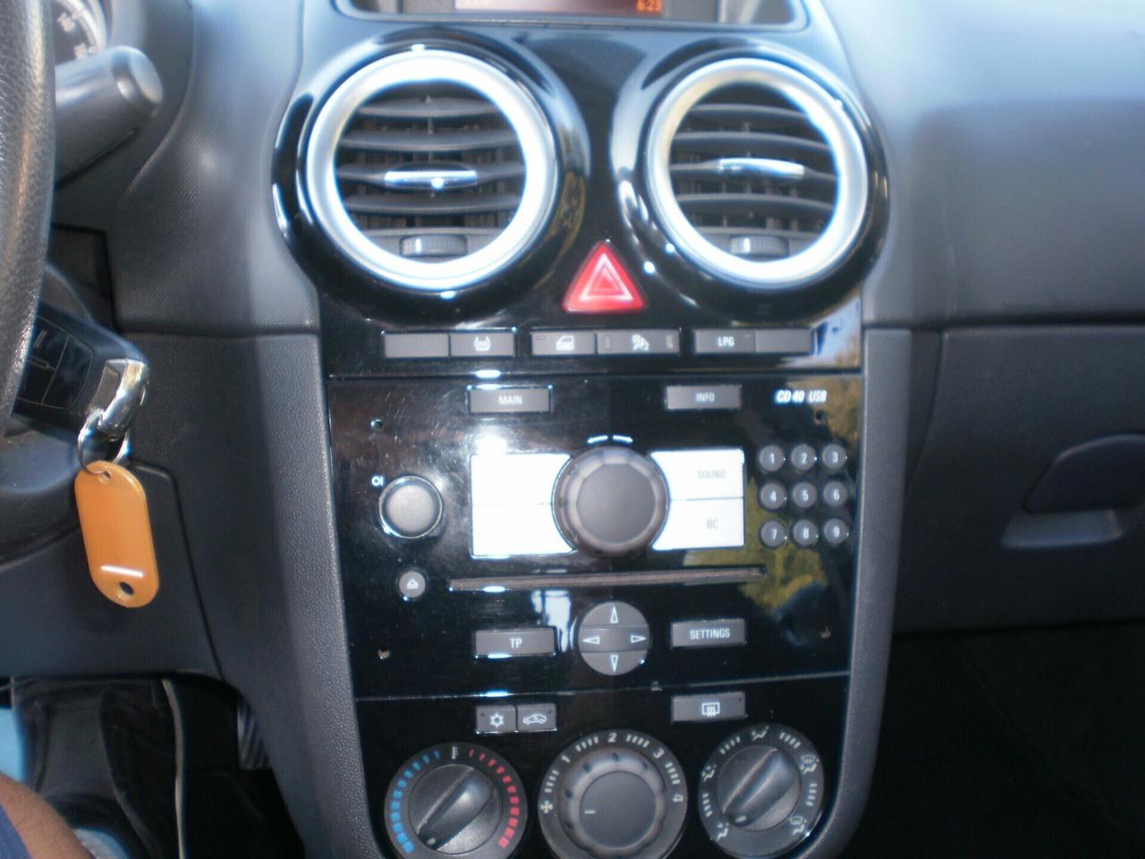 Opel Corsa 1.2 5 porte Cosmo GPL PELLE