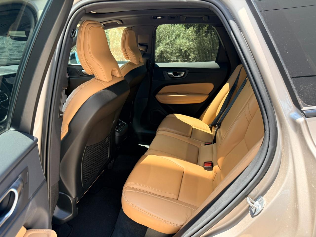 Volvo XC 60 XC60 B4 (d) AWD automatico Ultimate Dark