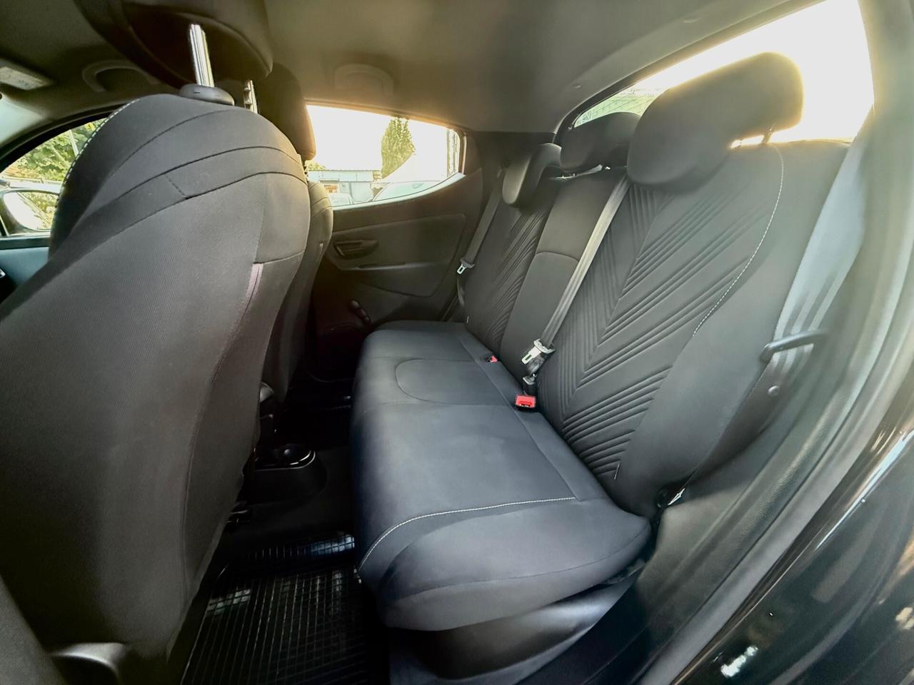 Lancia Ypsilon 1.0 FireFly S&S Hybrid Gold