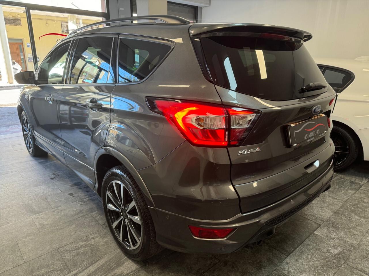 Ford Kuga 1.5 TDCI 120 CV S&S 2WD ST-Line