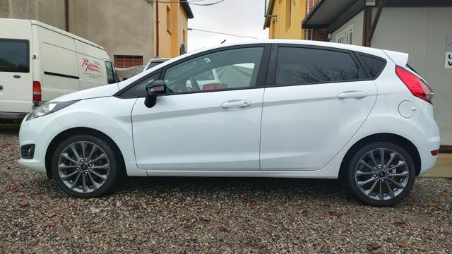 FORD Fiesta 1.5 TDCi 75CV 5 porte Black & White Edition