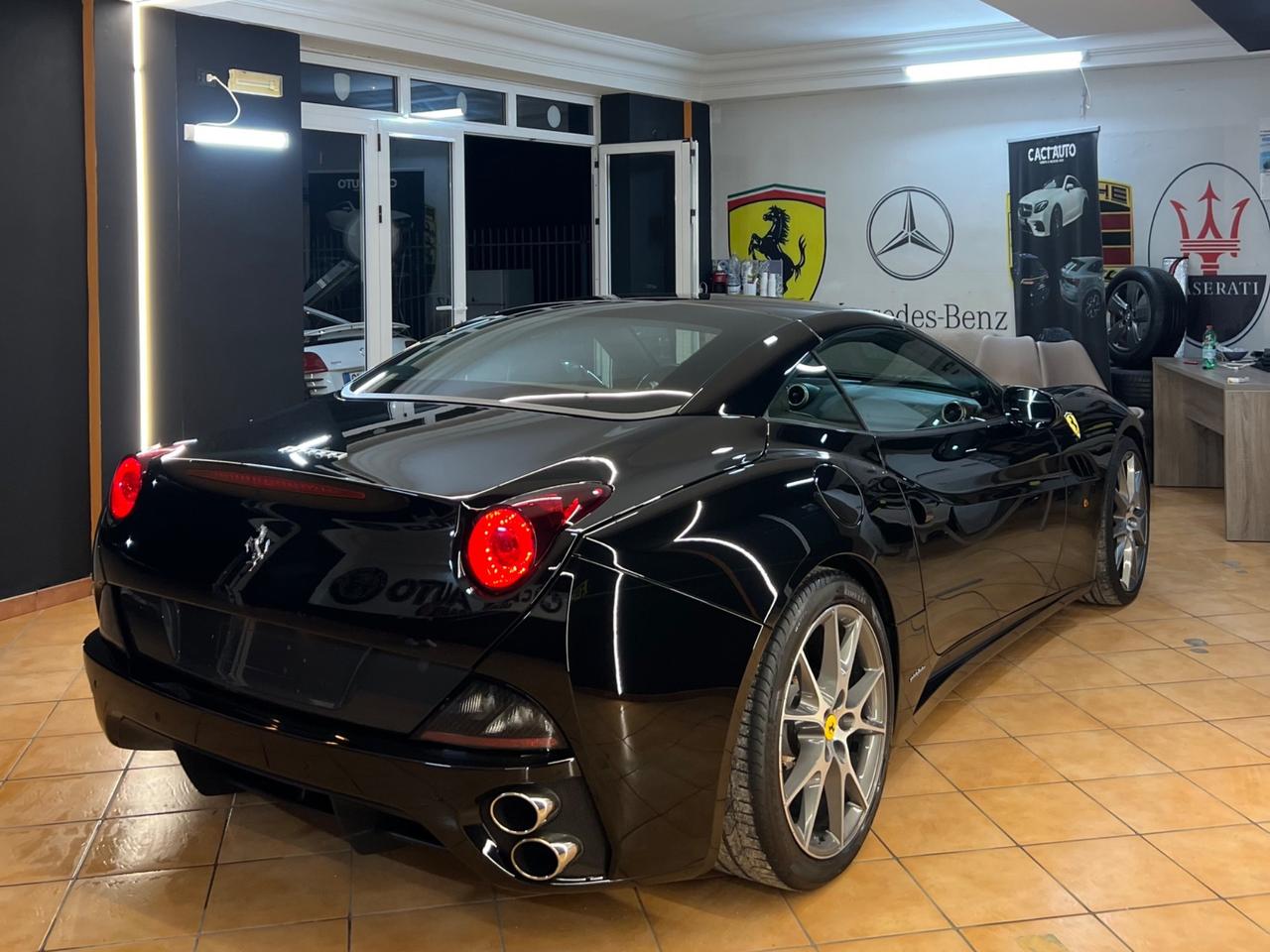 Ferrari California DCT Book service