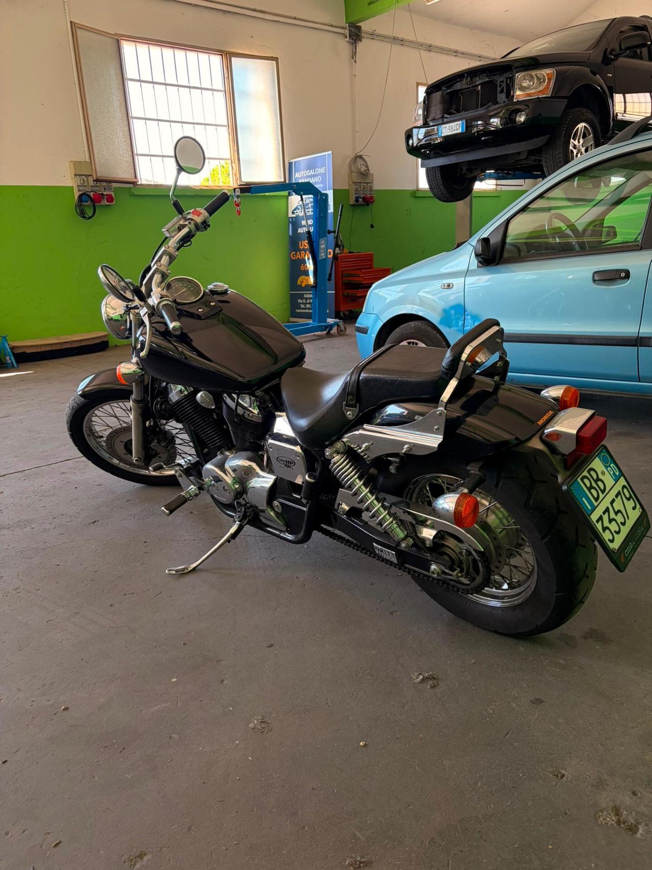Honda VT 750 Black Widow -2001