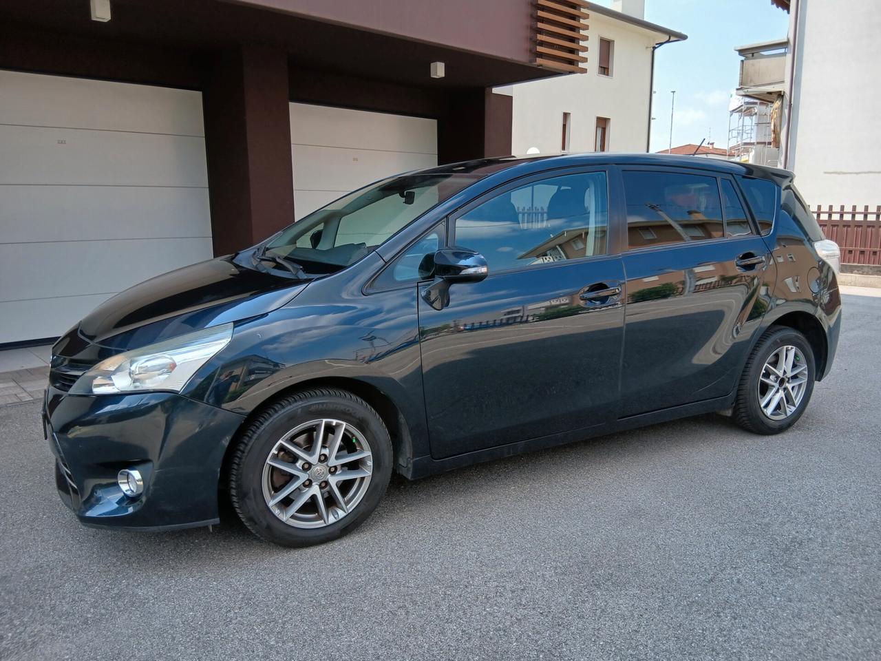 Toyota Verso 1.6 D-4D Business tua a € 185 mese