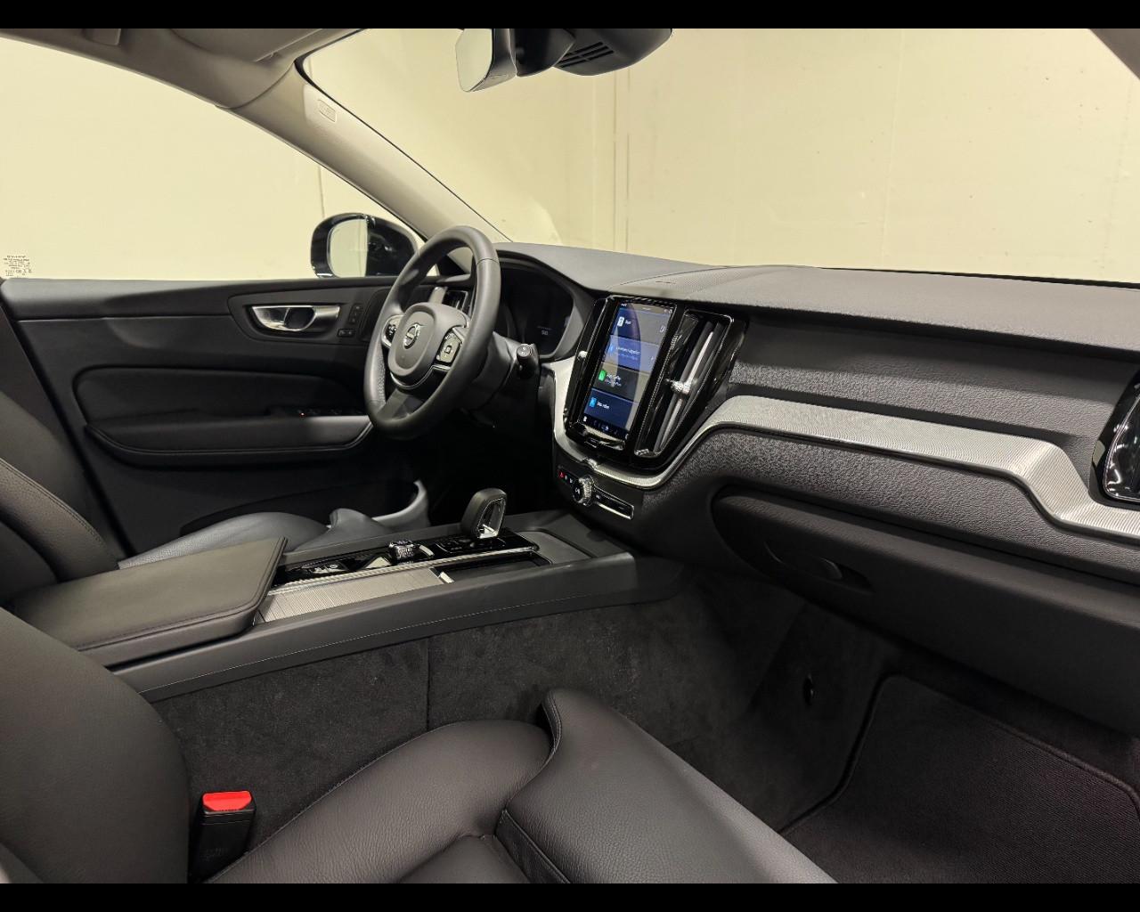 VOLVO XC60 B4 GEARTRONIC PLUS DARK