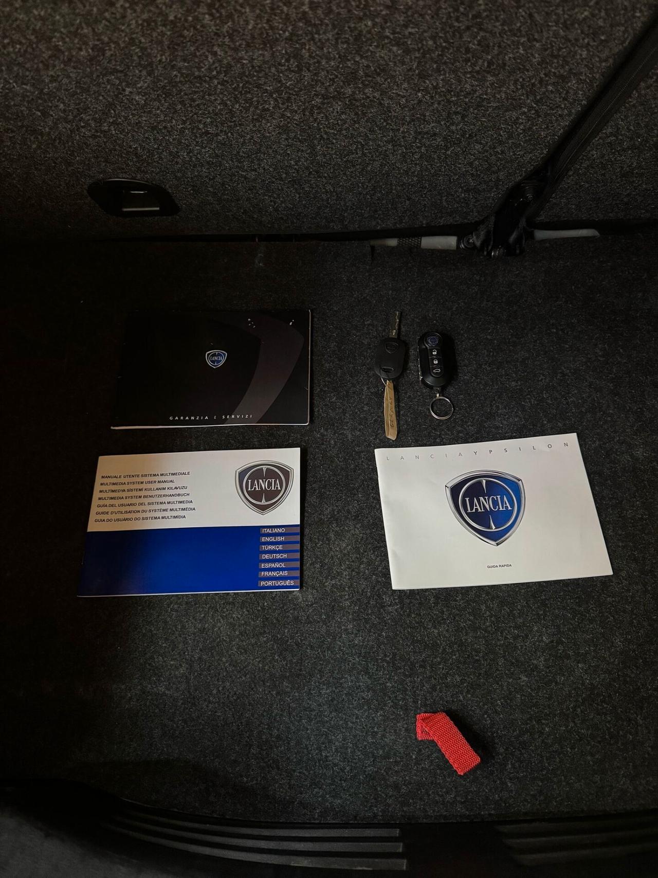 Lancia Ypsilon 1.0 FireFly 5 porte S&S Hybrid Alberta Ferretti