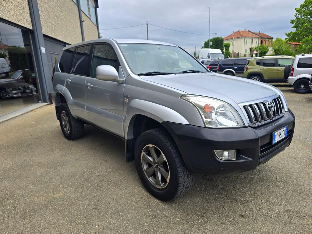 Toyota Land Cruiser 3.0 D-4D WAGON 8 POSTI