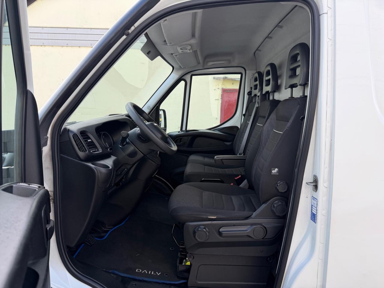 Iveco Daily 2.3 d 140 CV Passo Lungo - 2023