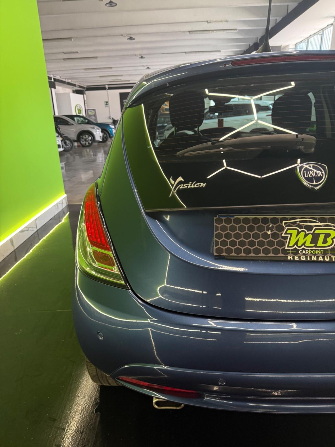 Lancia Ypsilon 1.0 FireFly 5 porte S&S Hybrid Ecochic Silver