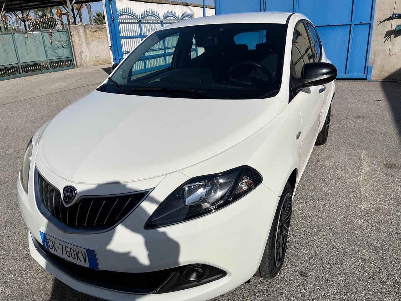 Lancia y 1.0 hybrid- 69 cv -km 69000-06/2022