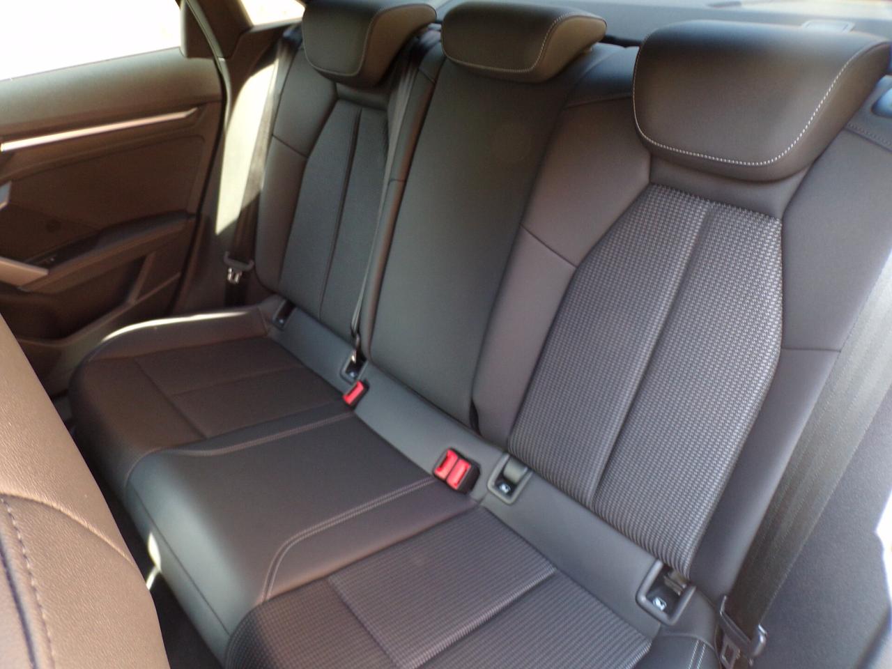 Audi A3 Sedan 1.5 TFSI MHEV S line Edition S-tronic – Fari LED Matrix Navi Pari al Nuovo