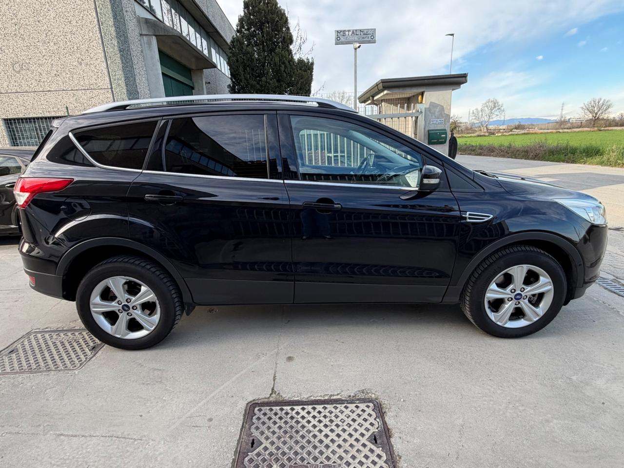 Ford Kuga 2.0 TDCI 140 CV 4WD Powershift Titanium