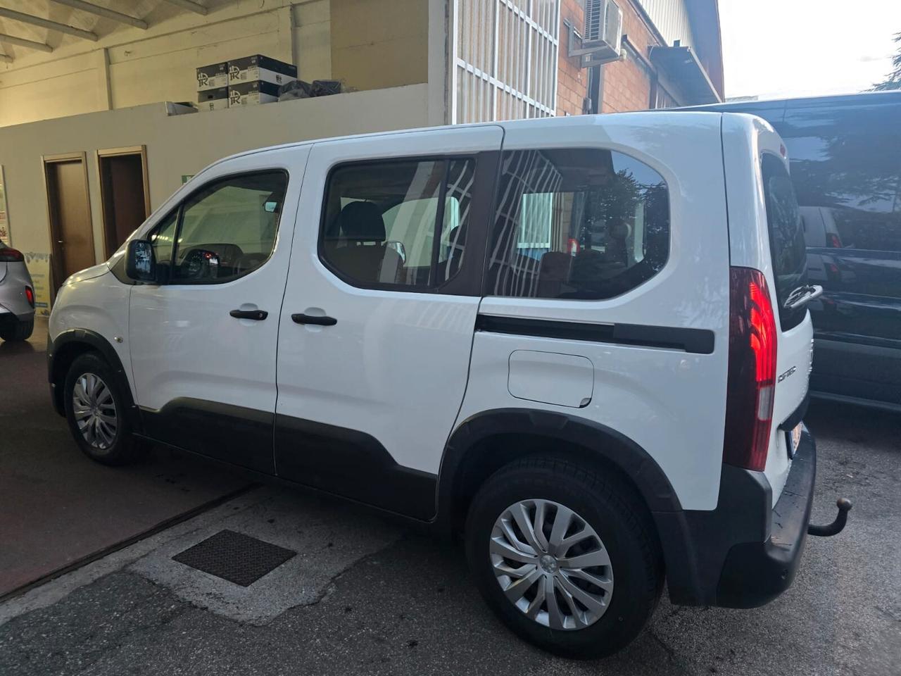 Peugeot Rifter BlueHDi 100 S&S Allure Long 155,00 mese