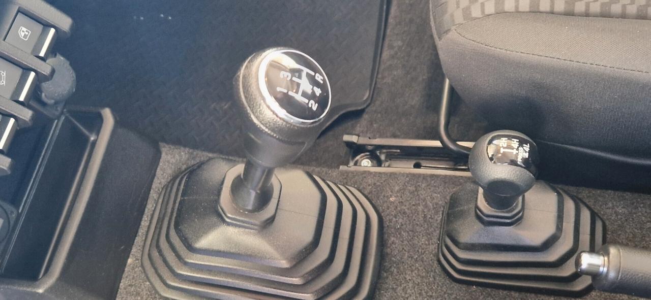 Suzuki Jimny 1.5 5MT Top autovettura 4 posti
