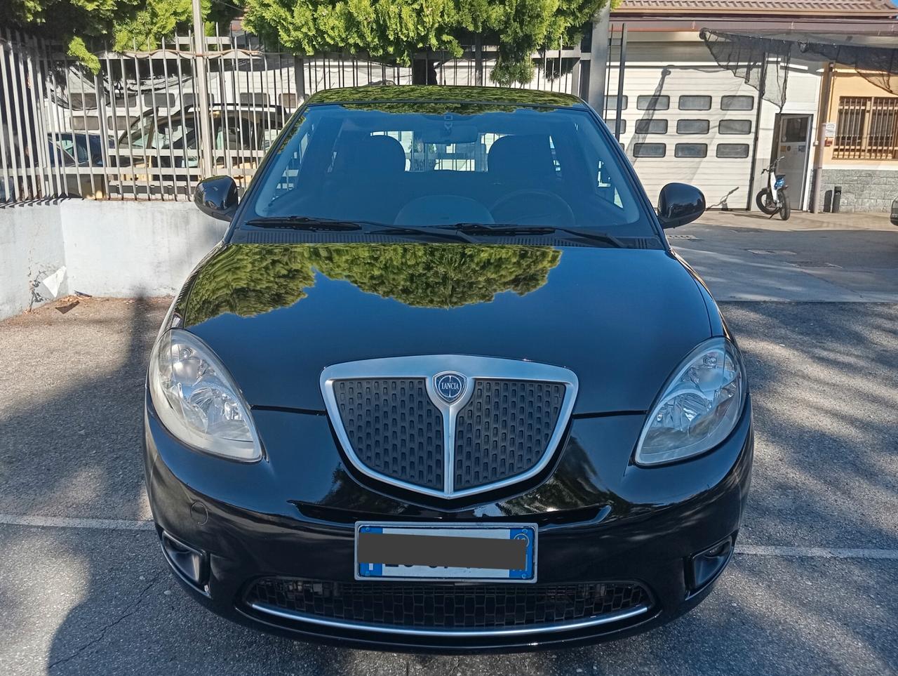 Lancia Ypsilon 1.2 Argento valuto permute