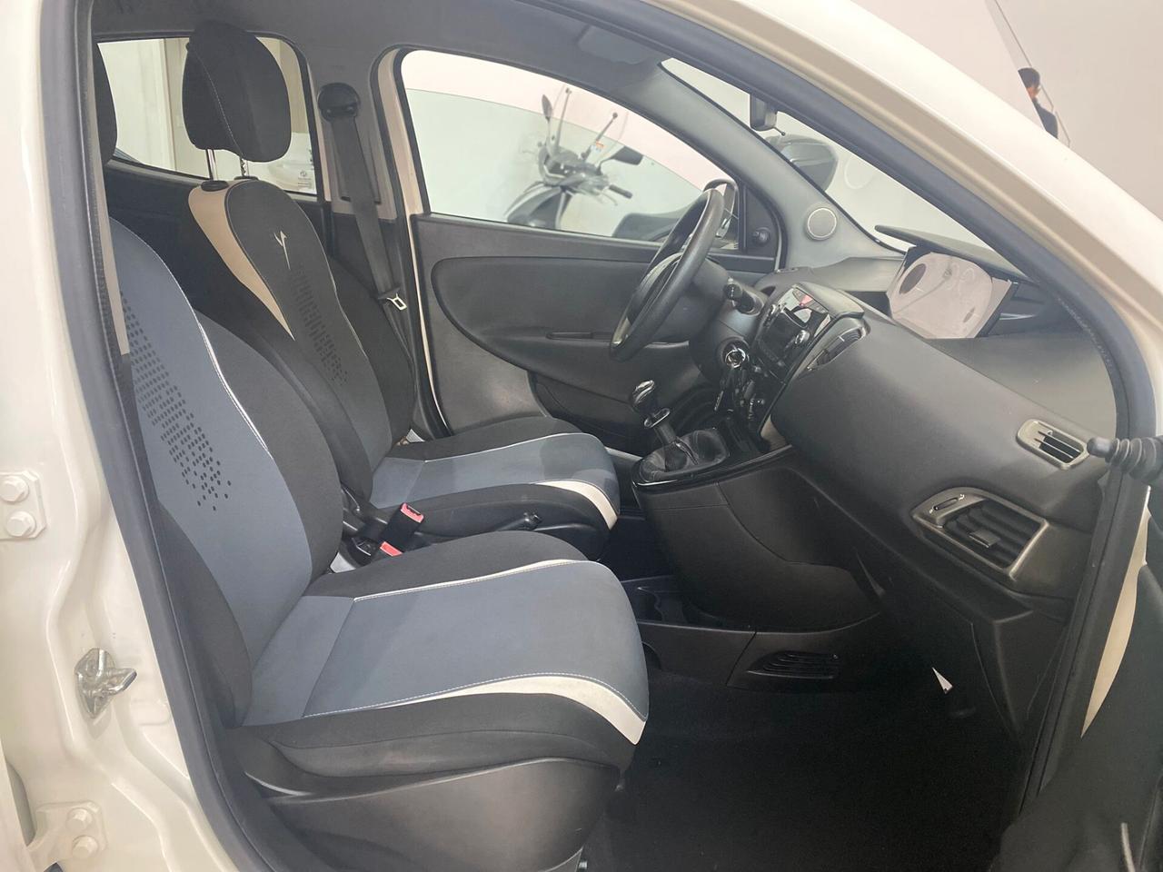 Lancia Ypsilon 1.2 69 CV 5 porte ELLE