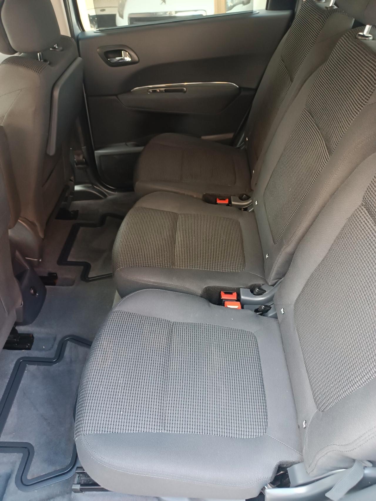 Peugeot 5008 BlueHDi 120 CV 88 KW 7 POSTI