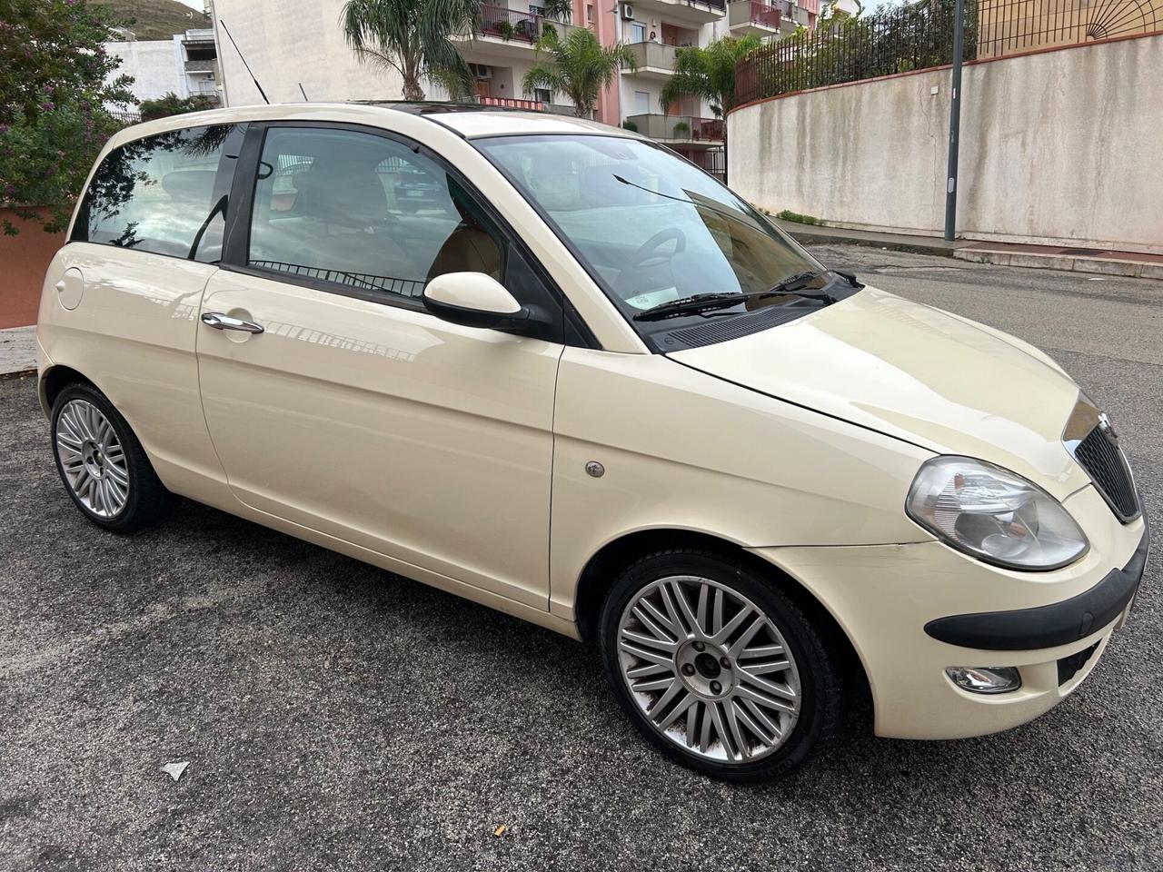 Lancia Ypsilon 1.3 Multijet ideale per neo patenta