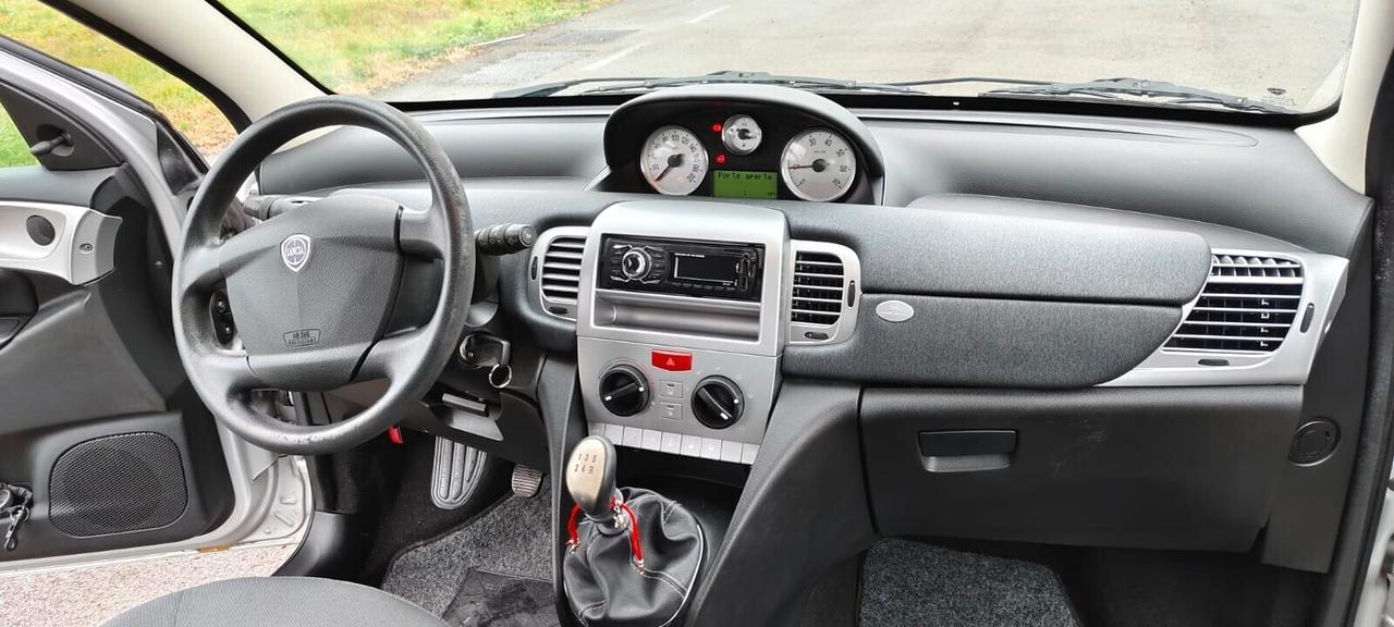 Lancia Ypsilon 1.4 Argento Ecochic GPL