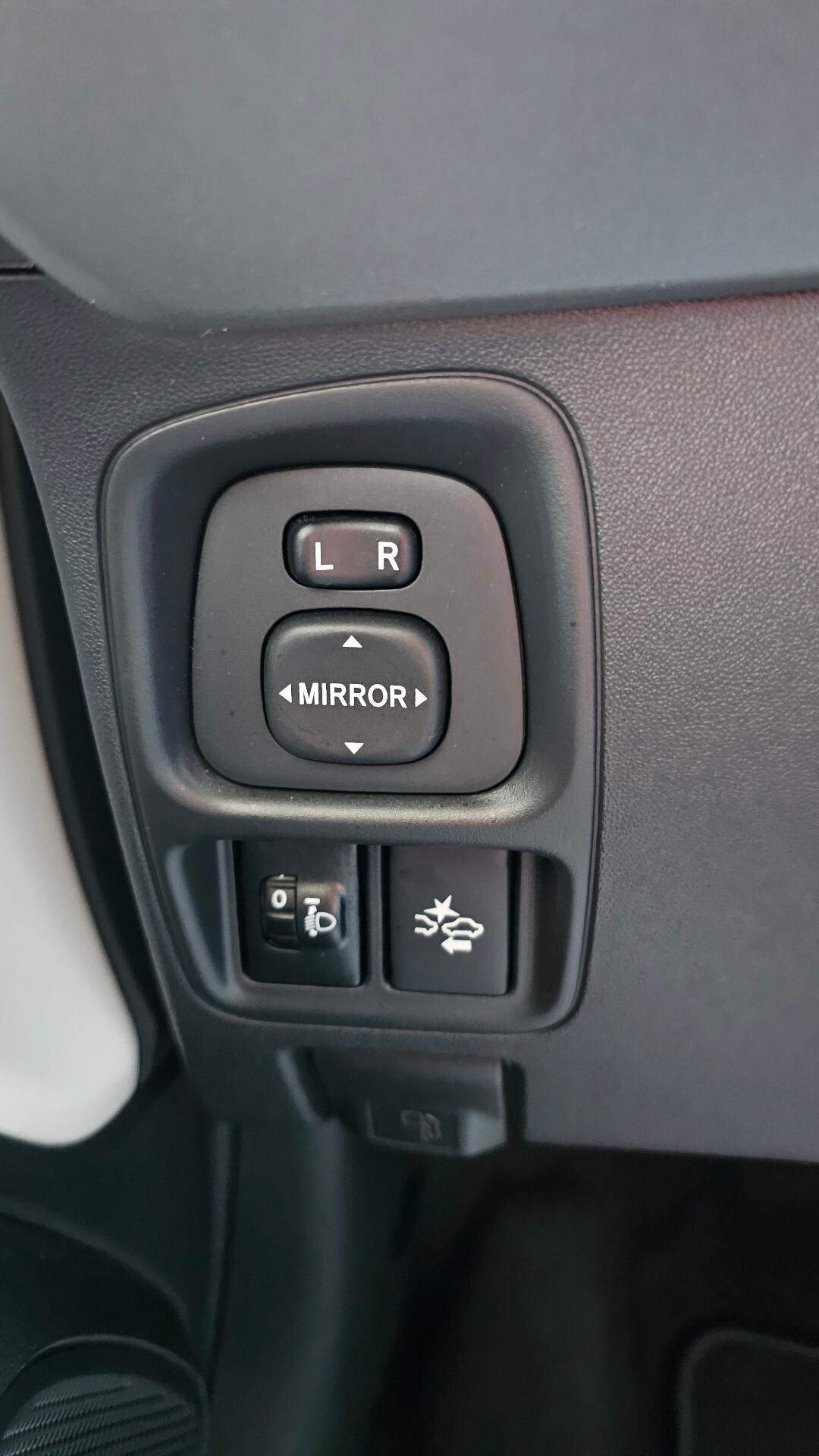 Toyota Aygo Connect 1.0 VVT-i 72 CV 5p. x-play MMT UNIPRO' TAGL UFF
