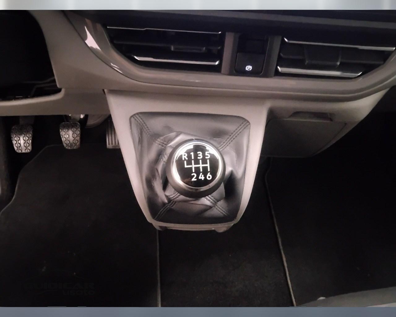 VOLKSWAGEN T7 Caravelle - T7 Caravelle 2.0 tdi 150cv Life L1