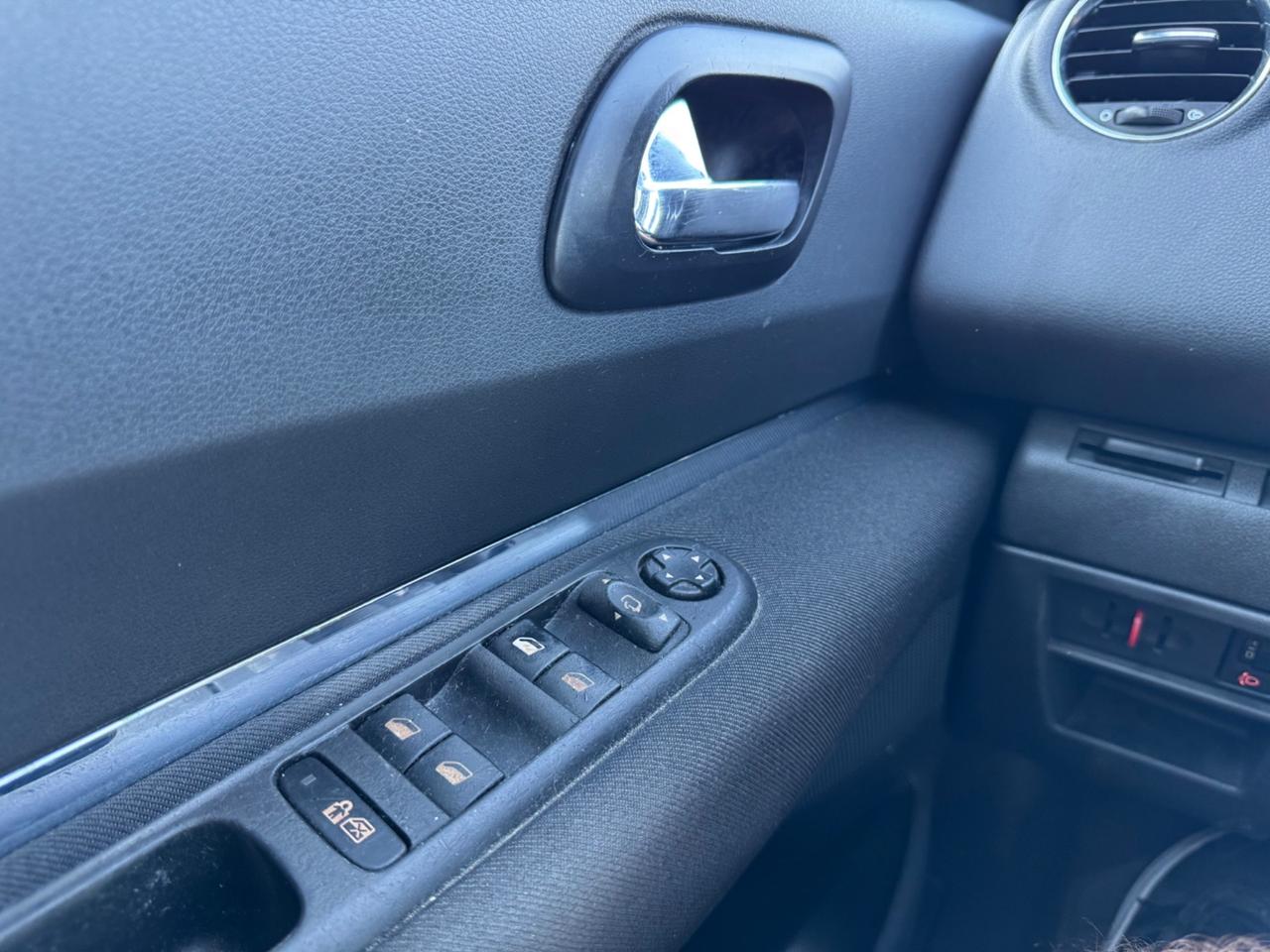 Peugeot 5008 1.6 HDi 110CV Automatico 7Posti