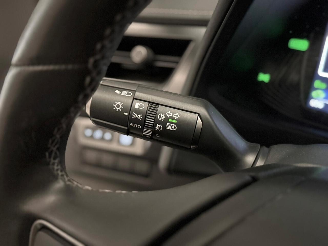 Lexus UX Hybrid Business
