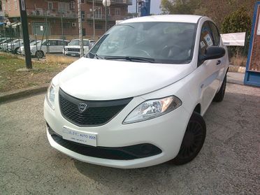 Lancia Ypsilon 1.0 FireFly 5 porte S&S Hybrid Ecochic Silver
