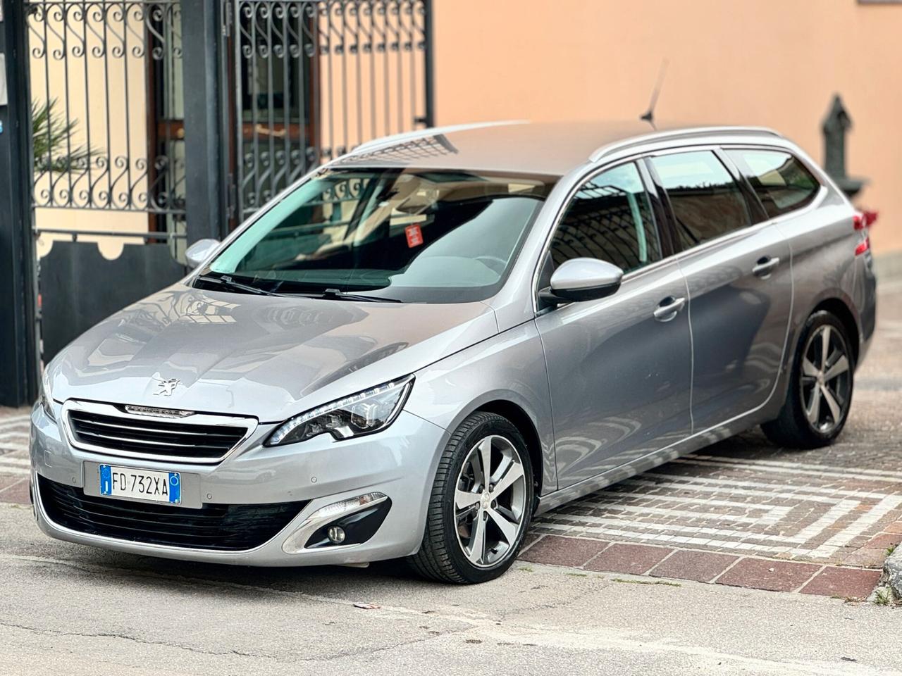 Peugeot 308 BlueHDi 120 S&S EAT6 SW Allure