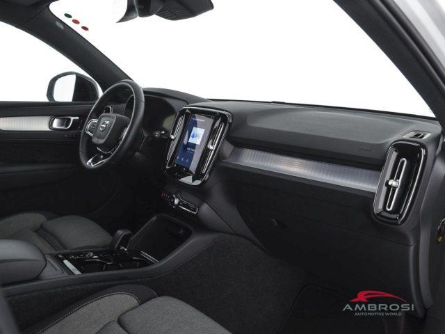 VOLVO XC40 2.0 b3 Plus Dark auto - AUTOCARRO N1