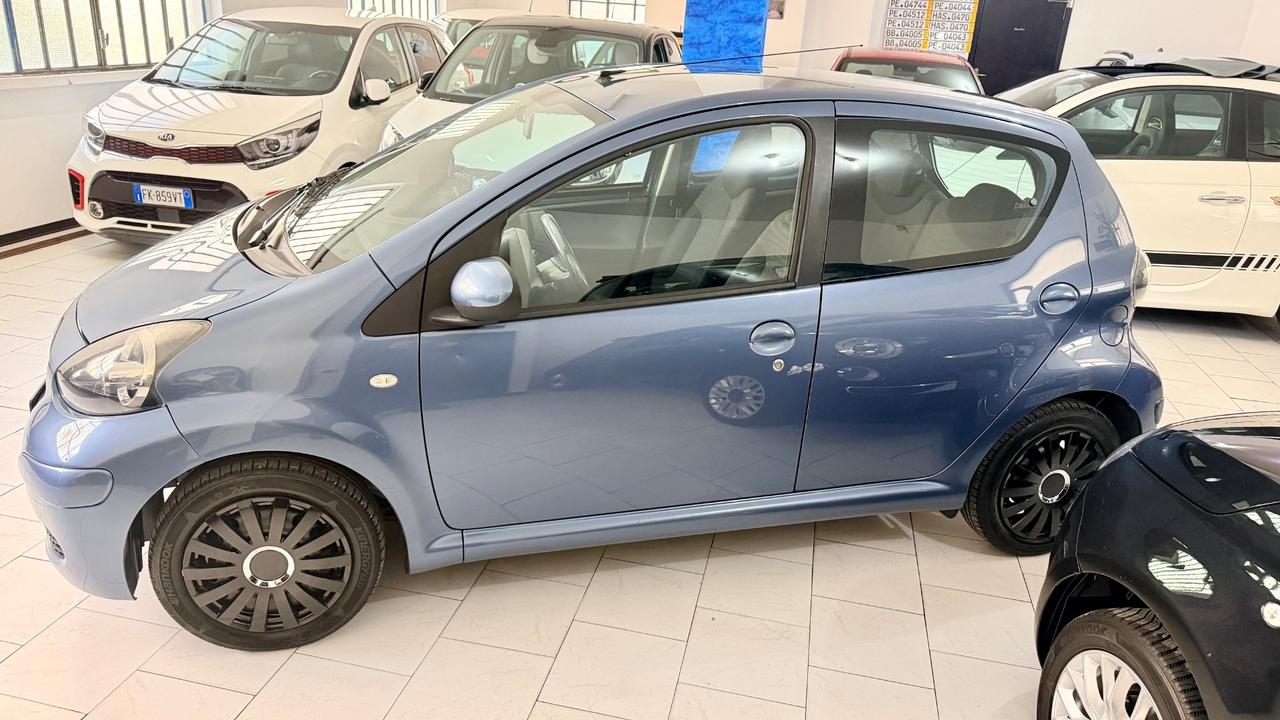 Toyota Aygo 1.0 12V VVT-i 5 porte Sol