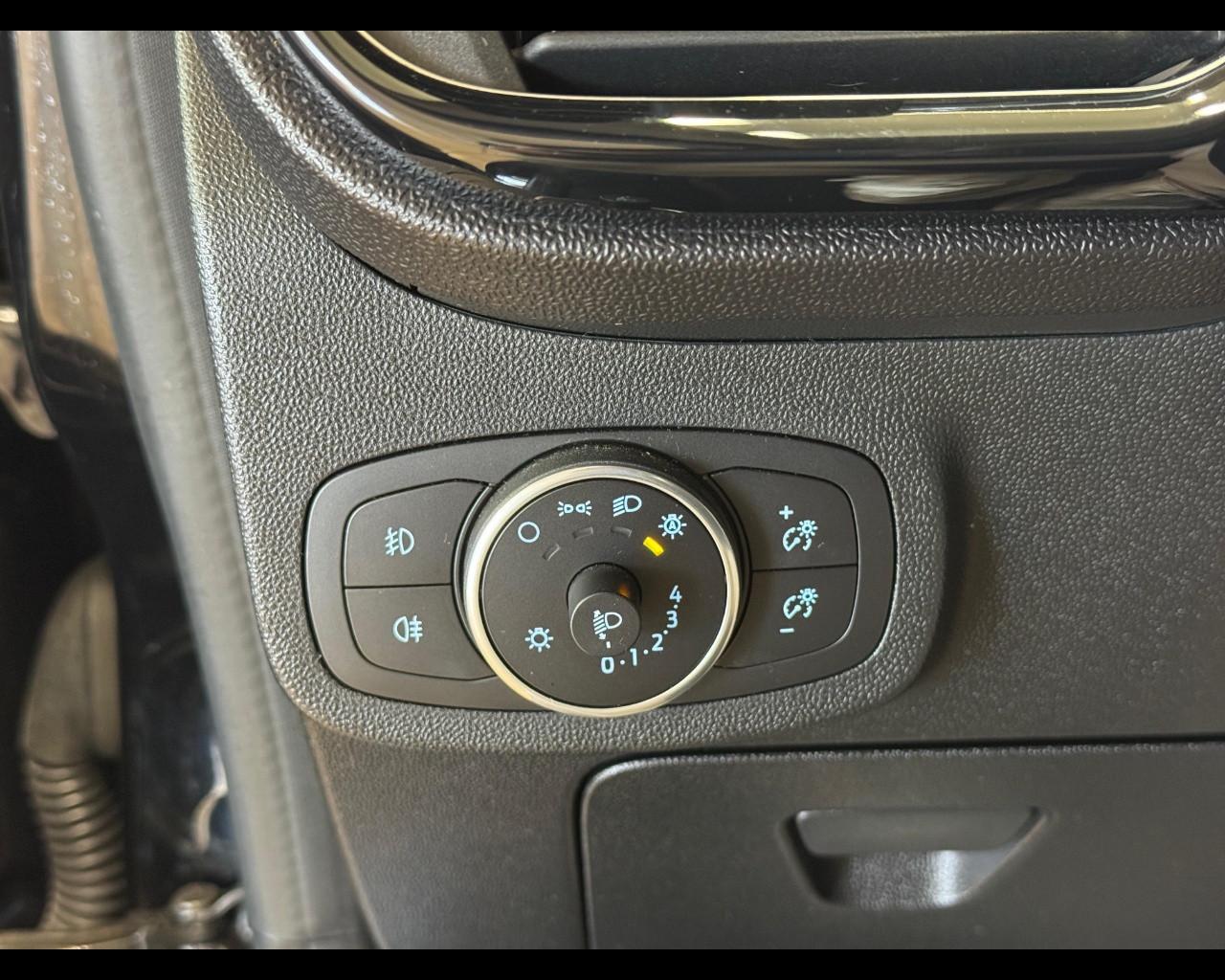 FORD Fiesta 7ª serie - Fiesta 1.1 85 CV 5 porte Titanium