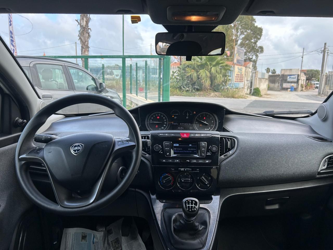 Lancia Ypsilon 1.0 FireFly 5 porte S&S Hybrid Ecochic Silver