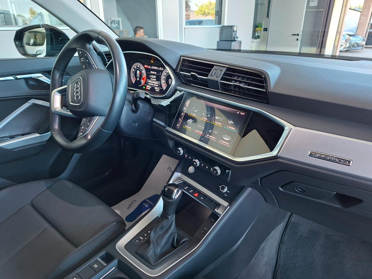 Audi Q3 40 TFSI quattro S tronic line edition TETTO