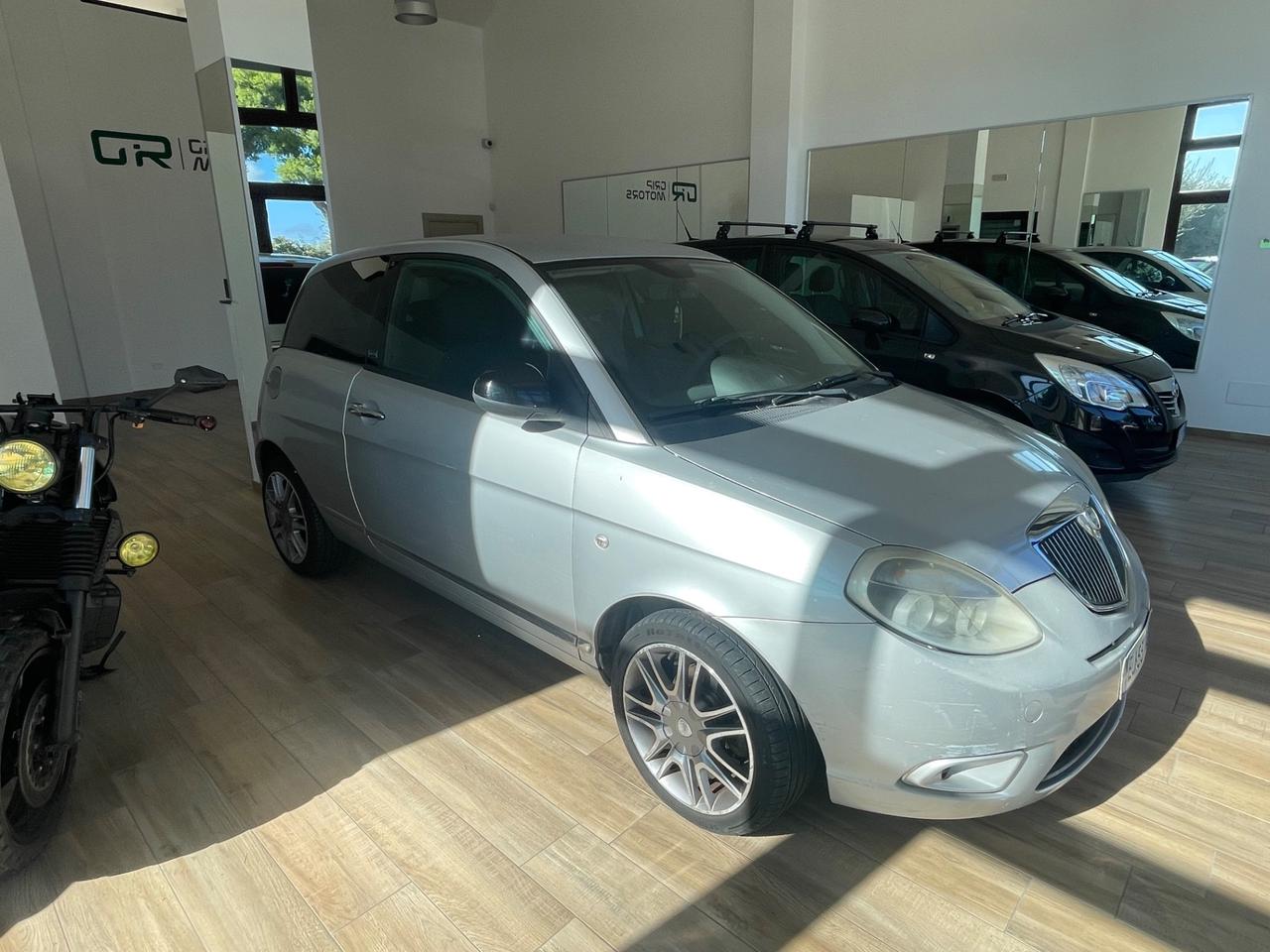 Lancia Ypsilon 1.3 MJT 75 CV PLATINUM