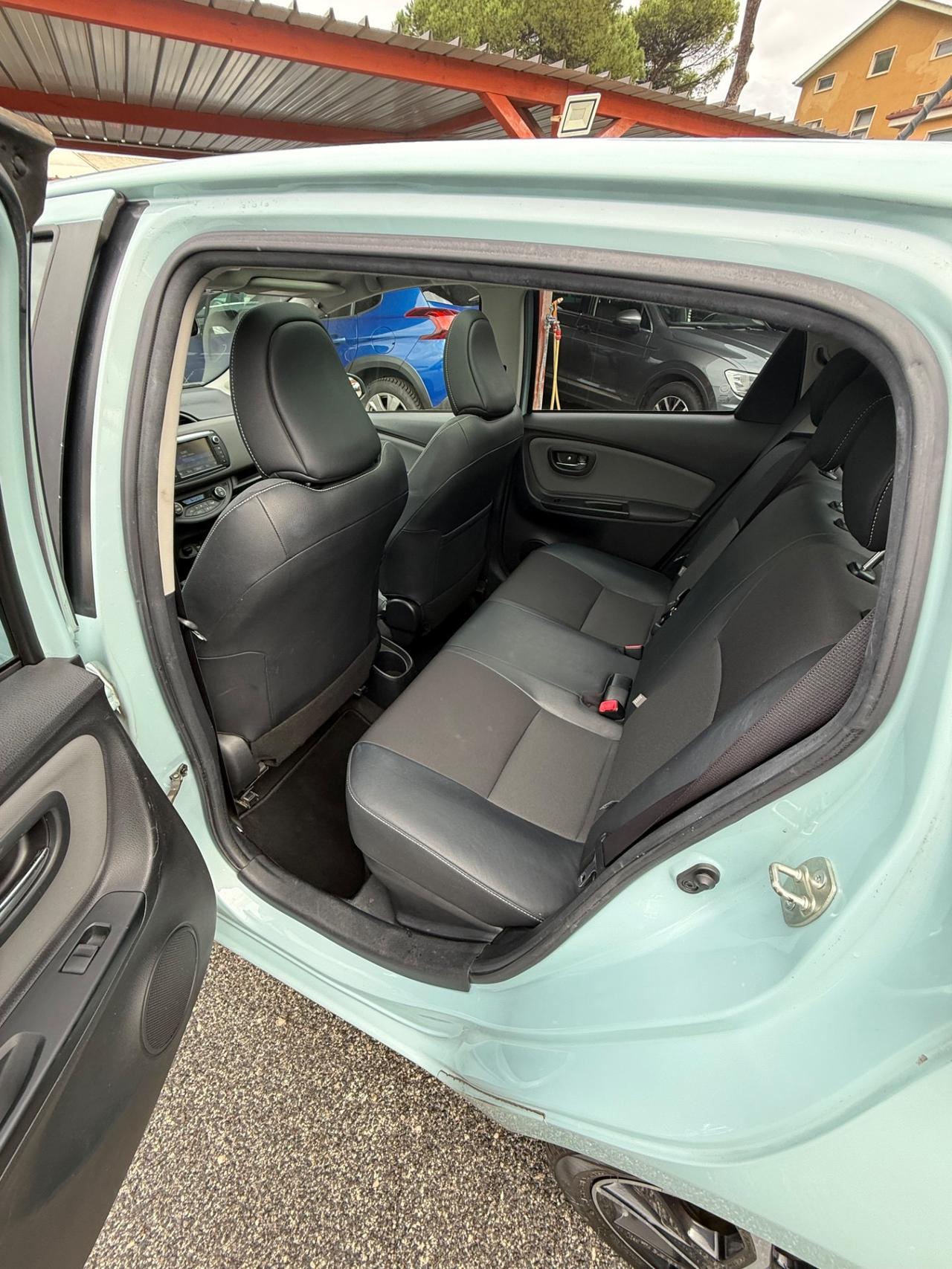 Yaris 1.5 Hybrid( 65 mila km - GLAMUR EDITION )-RATE