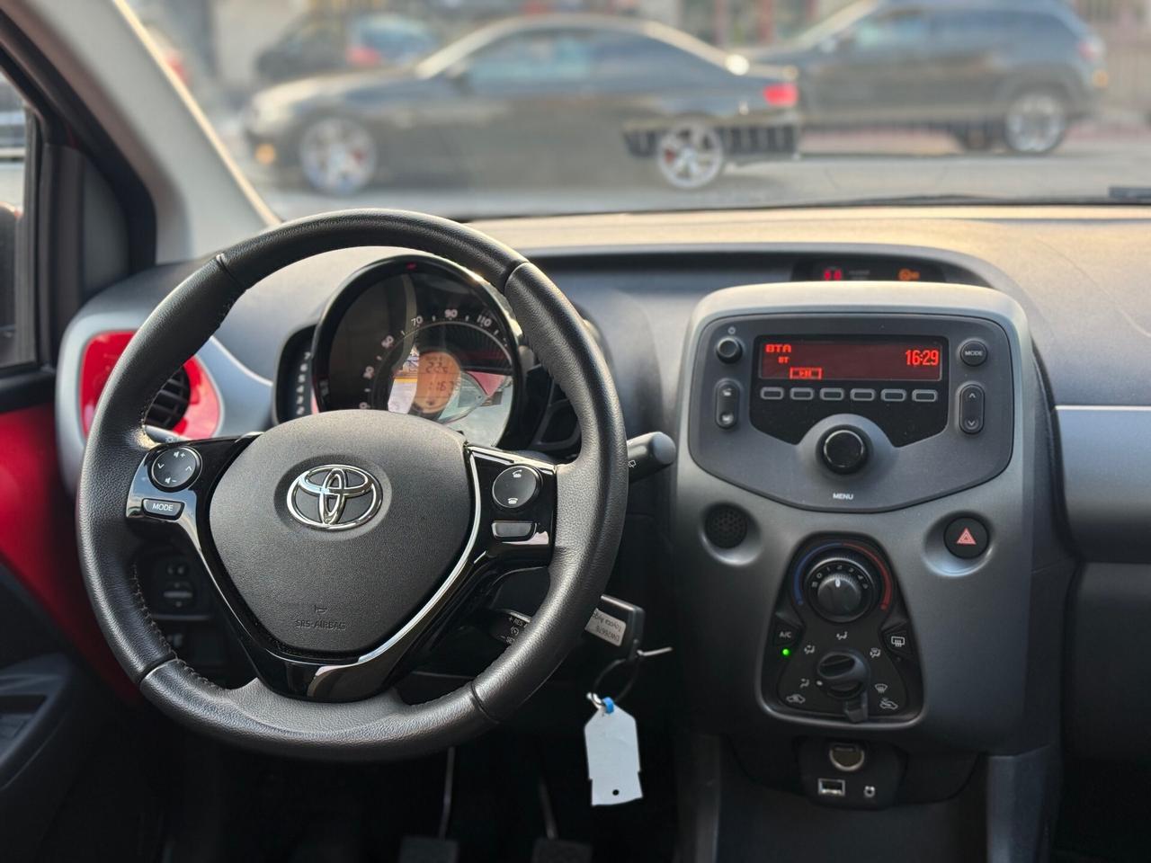 Toyota Aygo Connect 1.0 5 porte x-play + GARANTITA