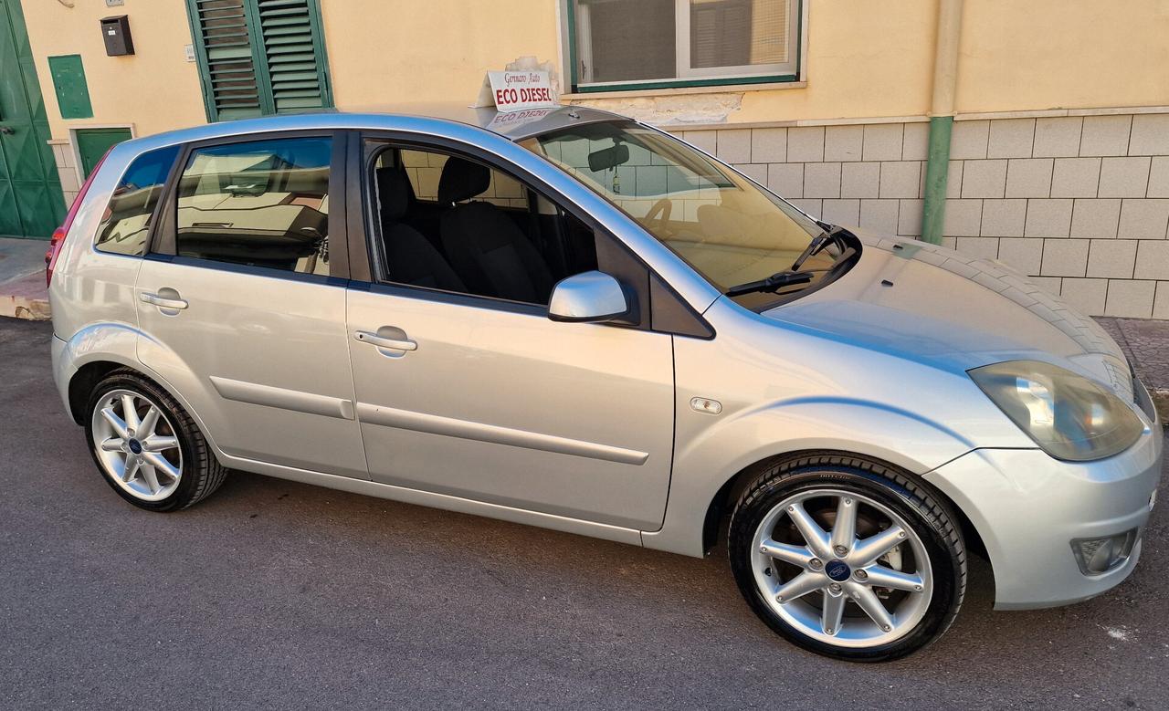 Ford Fiesta 1.4 GASOLIO (GANCIO TRAINO)