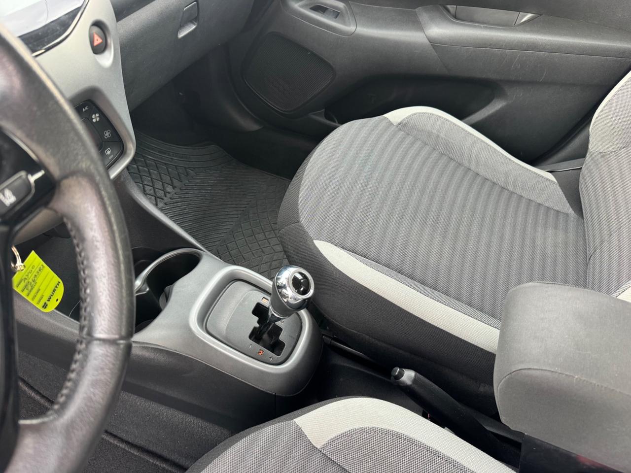 Toyota Aygo Connect 1.0 VVT-i 72 CV 5 porte x-play MMT