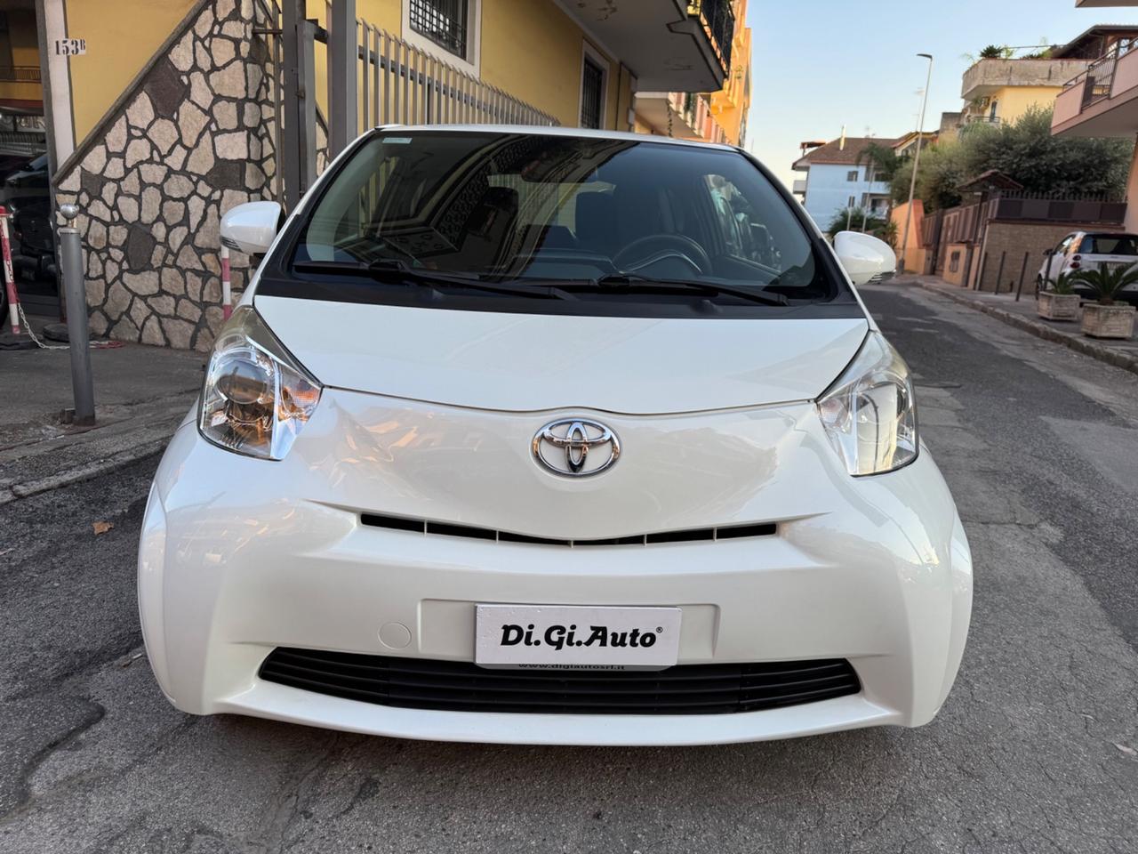 Toyota iQ 1.0 CVT Trend Automatica - 2012