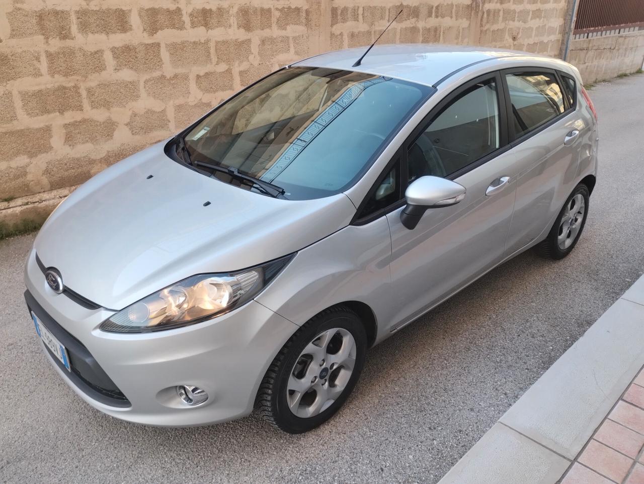 Ford Fiesta 1.4 TDCi 70CV 5 porte Titanium