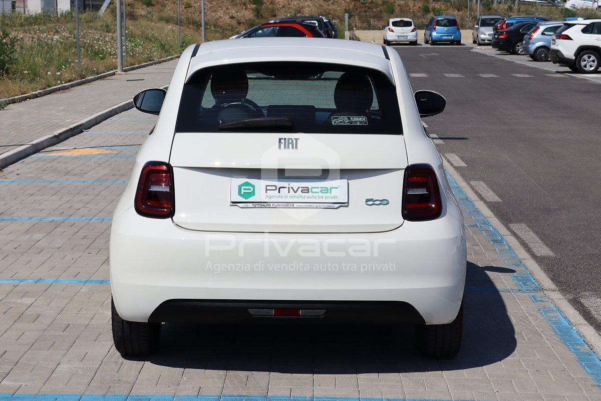 FIAT 500e Berlina 42 kWh La Prima