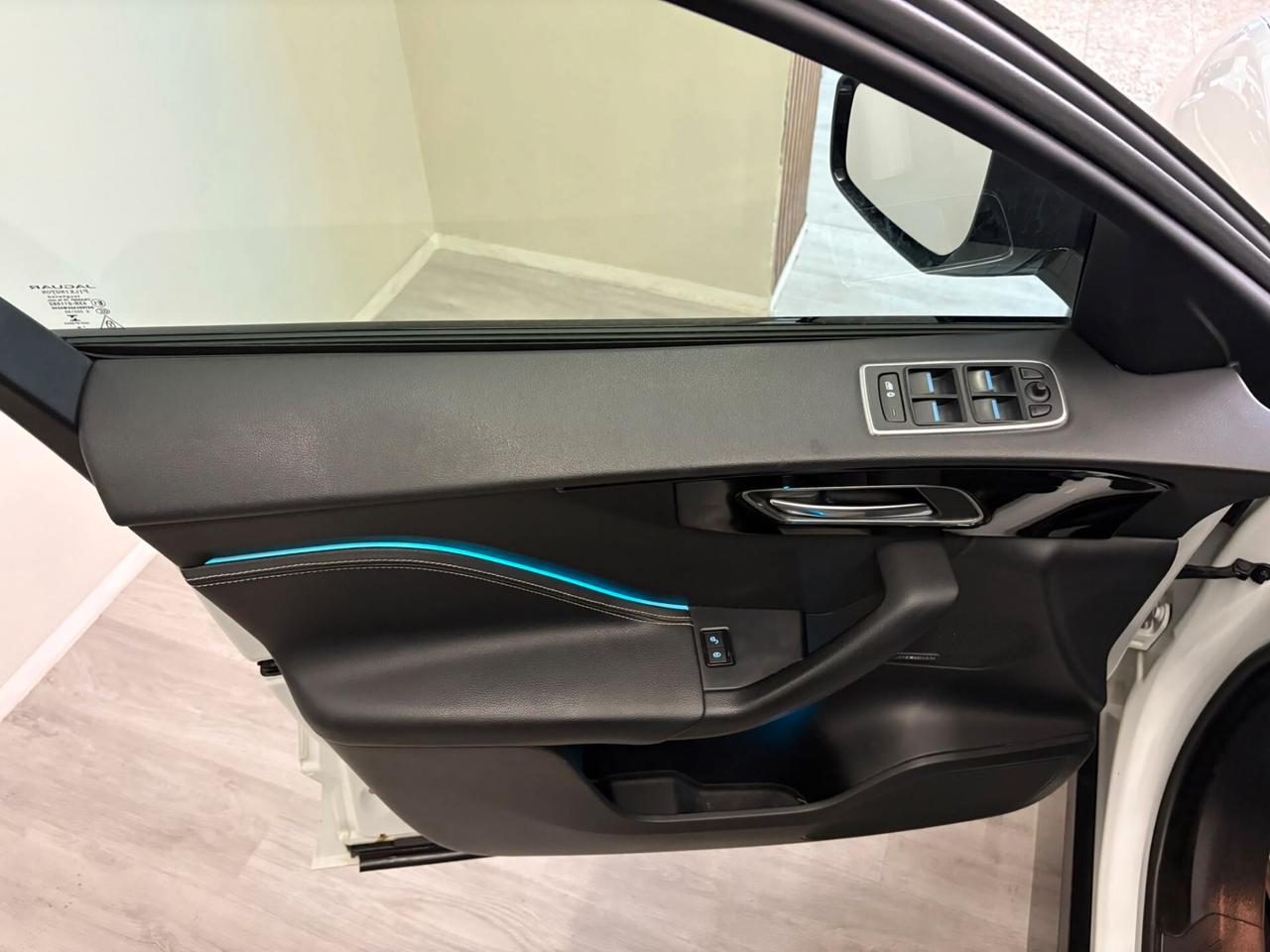 Jaguar F-Pace 2.000cc D 240 CV AWD aut. R-Sport