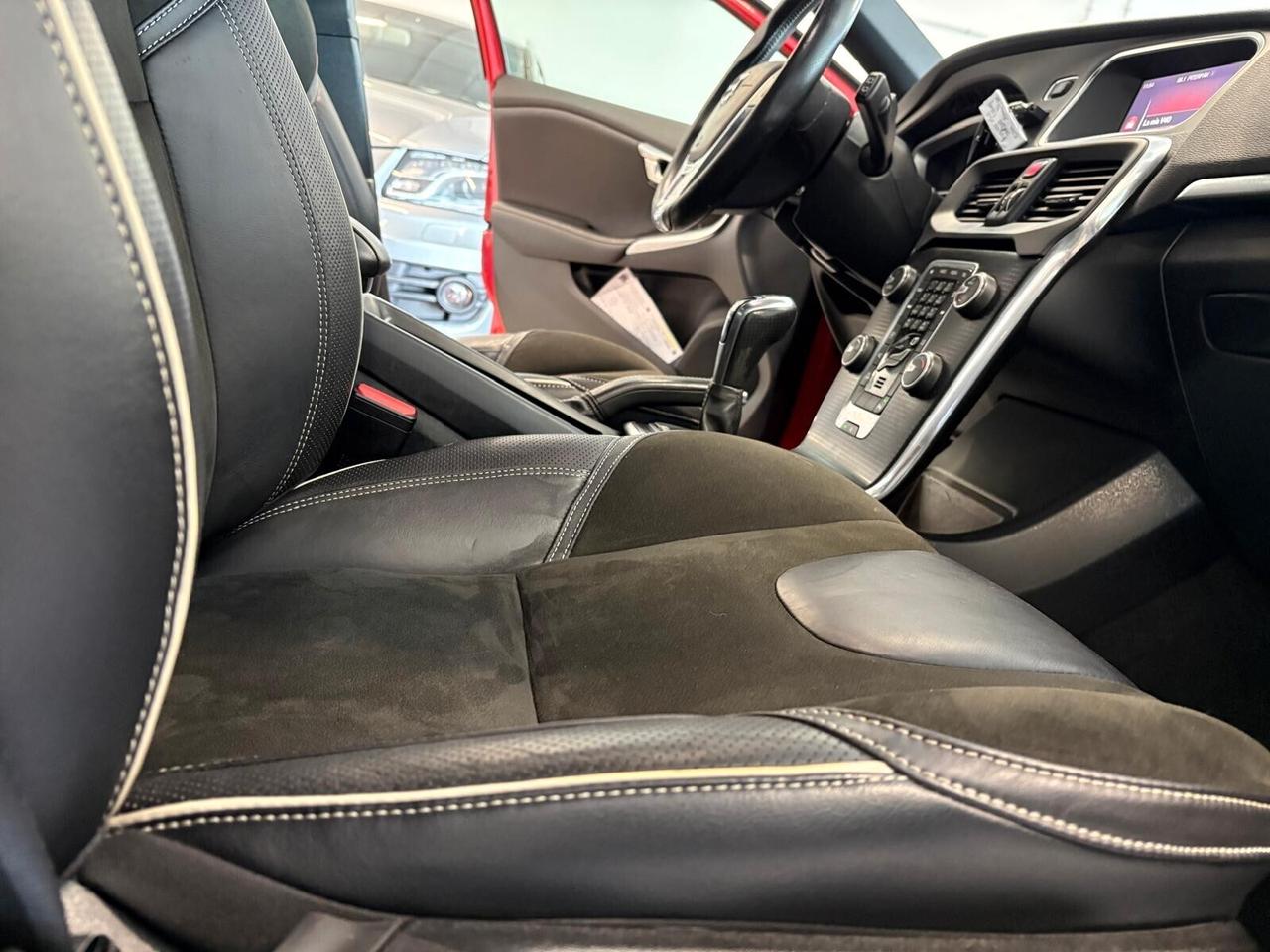 Volvo V40 R-DESIGN D2 2.0 120 CV 6mt