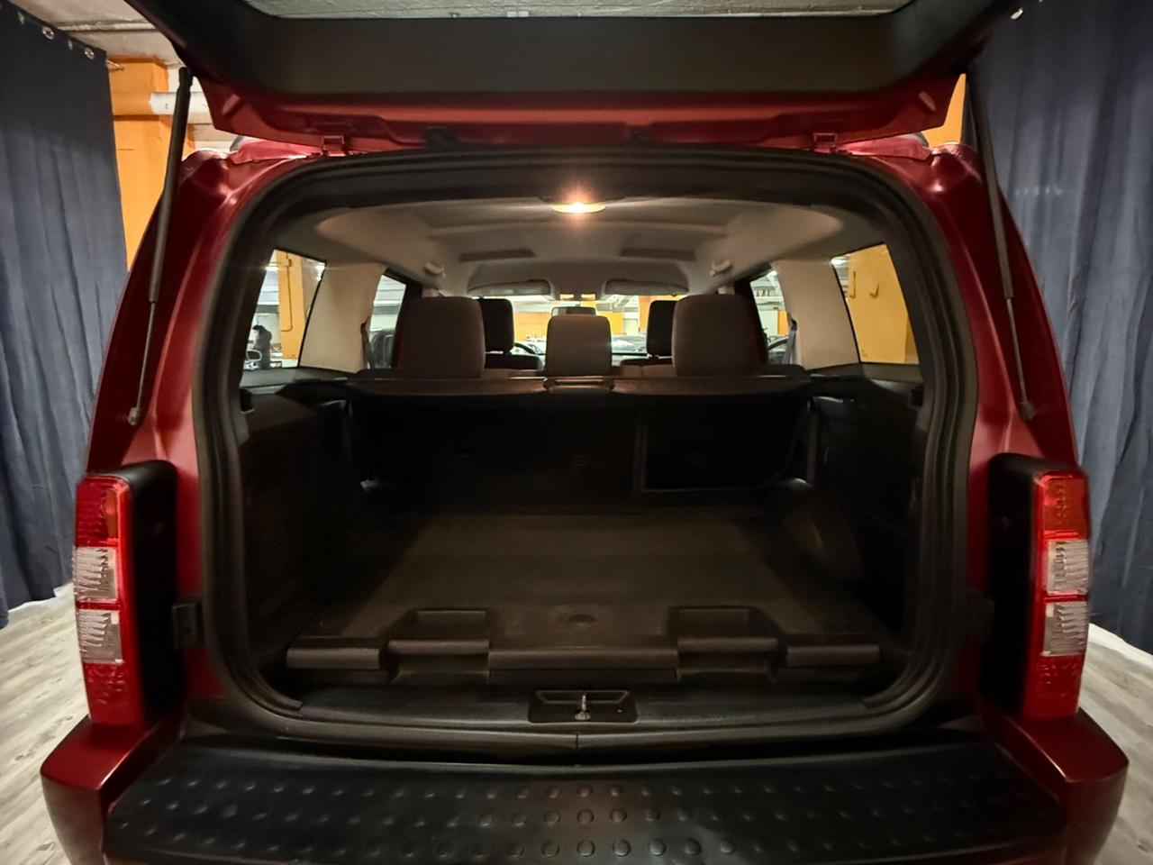 STRAORDINARIO DODGE NITRO 4×4 CON CAMBIO MANUALE