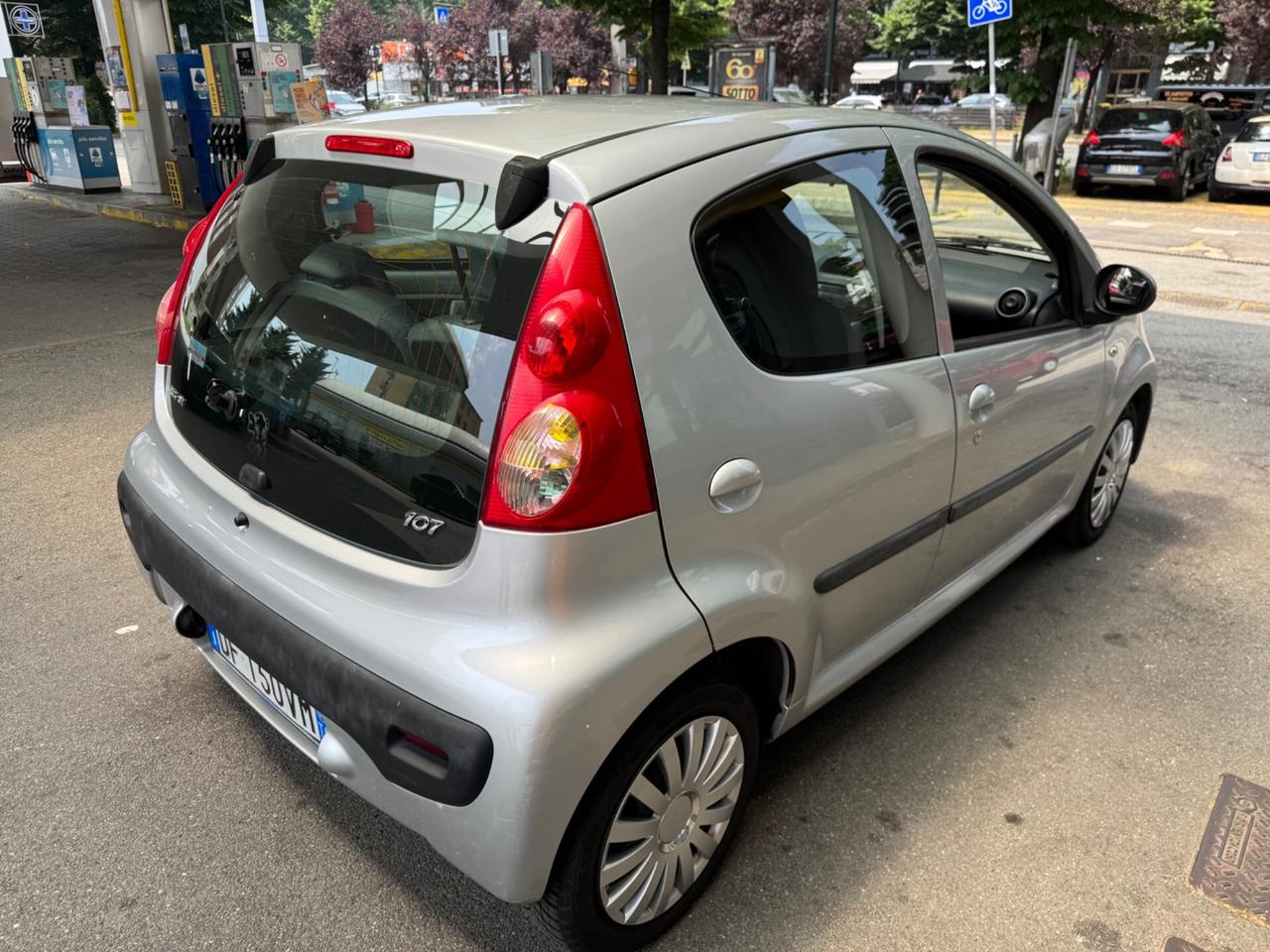 Peugeot 107 cilindrata 1000 benzina 5 porte